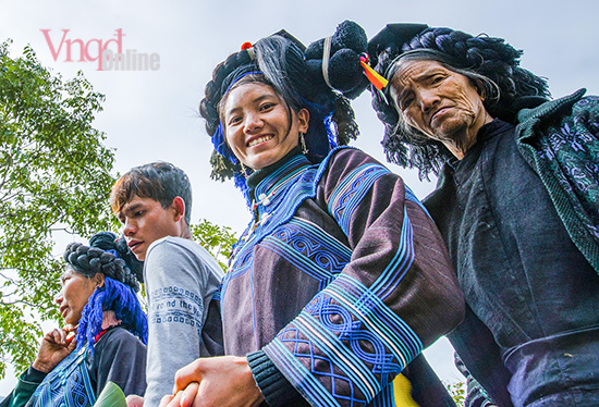 Hai thế hệ phụ nữ Hà Nhì