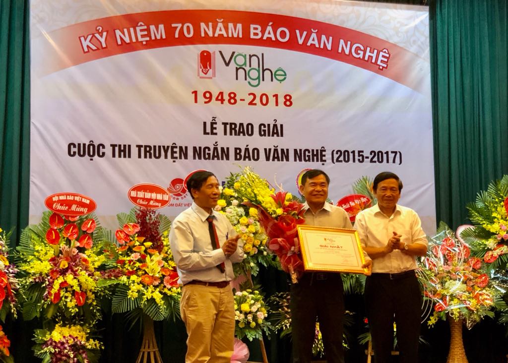Nhà văn Nguyễn Trường nhận giải nhất cuộc thi